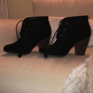 Black heeled tie up booties